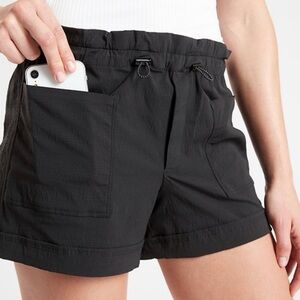 Athleta women’s Trekkie paper bag shorts size 4